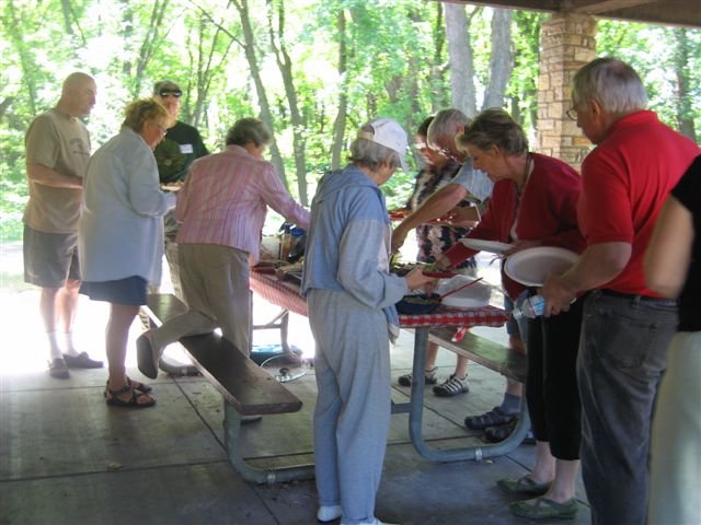 picnicersdigin.jpg