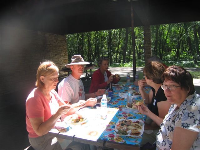 sunandshadetablehavinglunch.jpg
